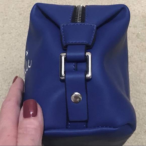 🆕KENDALL&KYLIE SUPER SUPER CUTE BLUE&WHITE CURSIVE LETTERING ACROSS MAKEUP BAG - Picture 5 of 14